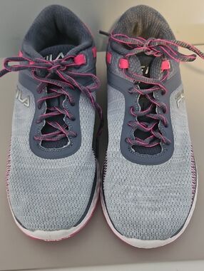 Fila Women's Gray Knit Running Sneakers with Pink Accents